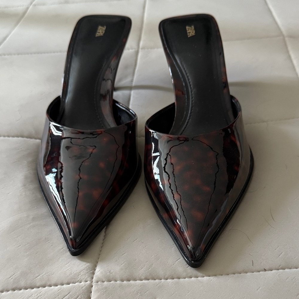 Zara Women's Glossy Black and Brown Pointed Mules